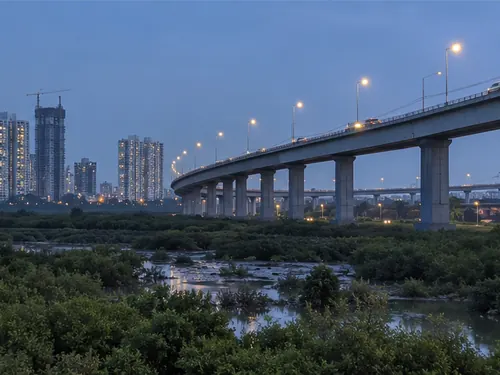 An elevated road on tall pillars over the marsh at Wadala in the evening